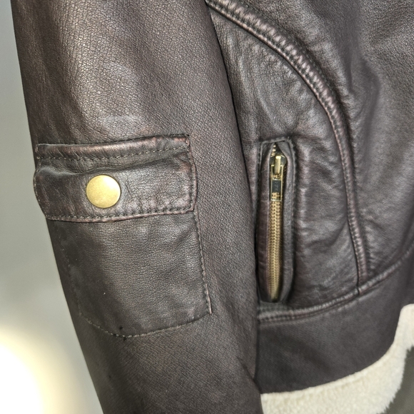 BOSTON PROPER LEATHER BOMBER JACKET WITH FLEECE LINING, ZIPPER ACCENTS. Size S - Picture 5 of 7